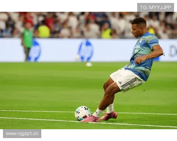 世界杯历史纪录:从首届赛事到最新突破的精彩瞬间与里程碑 世界杯历史纪录:从首届赛事到最新突破的精彩瞬间与里程碑